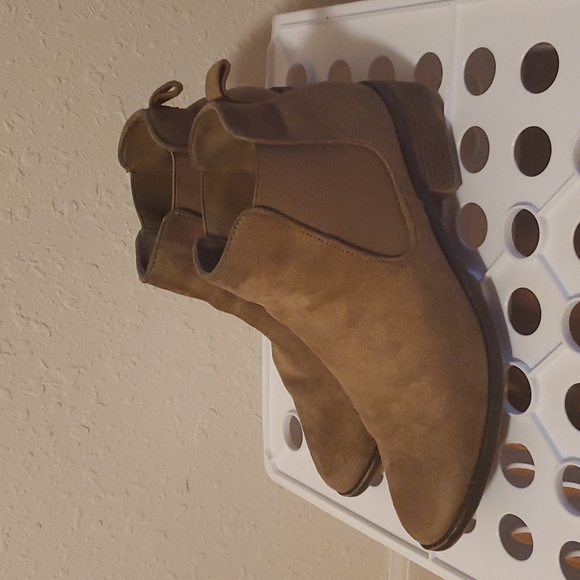 Express Shoes - Sz 8 Express Tan Booties